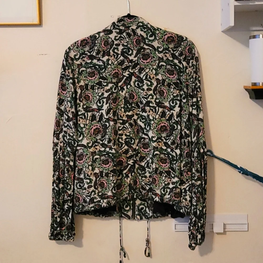 Free People RARE stunning lightweight floral crewneck jacket, size medium. - Picture 6 of 13